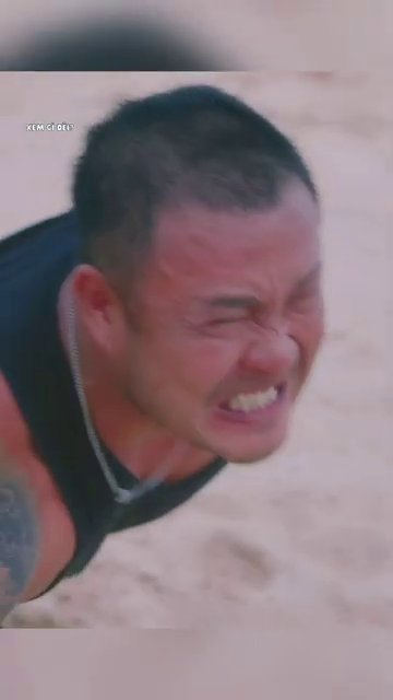 Hình ảnh chuyển động chậm (slow-motion) ghi lại khoảnh khắc 