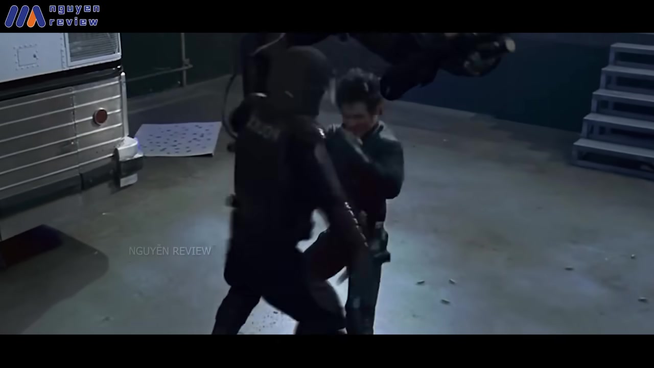 Gabe Law (Lý Liên Kiệt) - phân thân cuối cùng, một cảnh sát hiền lành sống trên Trái Đất.