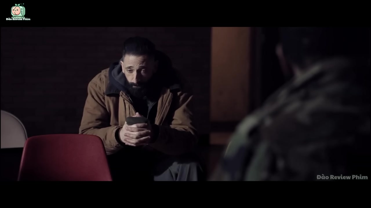 Khung cảnh ảm đạm của khu phố Utica, nơi Kênh tìm kiếm sự chuộc tội.