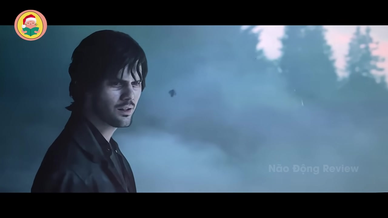 James trong quán bar, mắt đỏ ngầu, tay run rẩy nâng ly rượu để quên đi nỗi đau mất vợ.