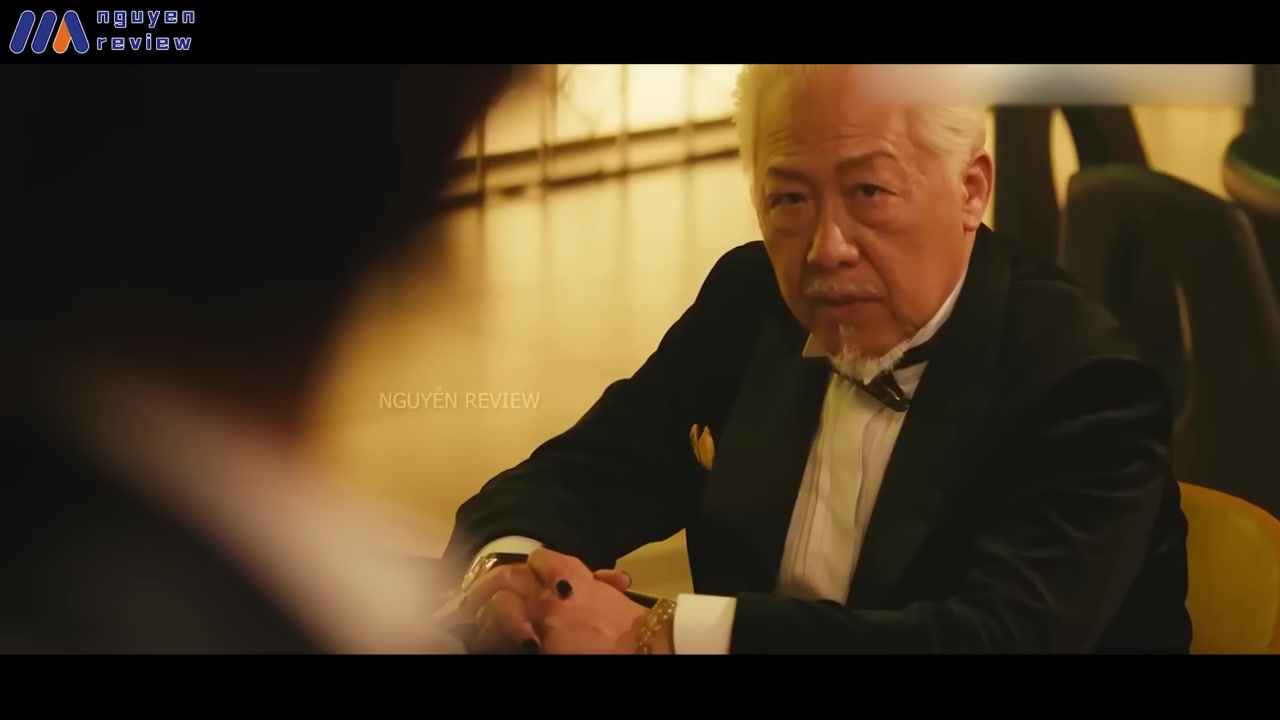 Haru, thiên tài công nghệ, đang làm việc cật lực để tìm ra lỗ hổng trong hệ thống an ninh của sòng bạc.