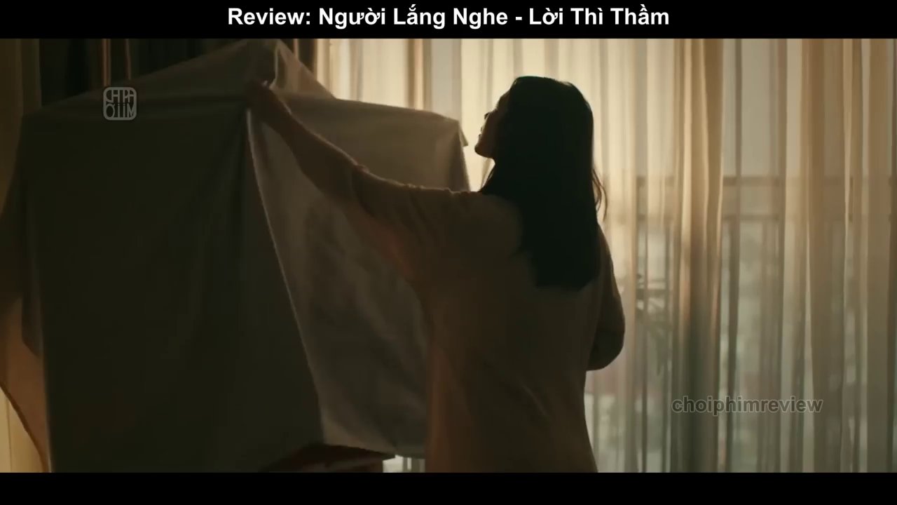 Cảnh Minh dùng một bức vẽ của đứa trẻ để thuyết phục một bệnh nhân ung thư khác, thể hiện sức mạnh chữa lành của nghệ thuật và tình thân.