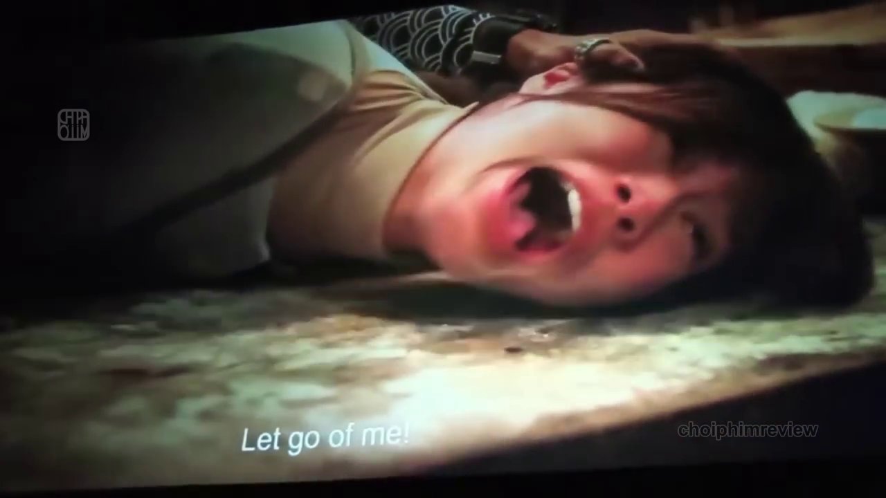 Khoảnh khắc Vân bắt được bó hoa cưới và quay nhìn về phía hai thiếu gia, kết thúc mở đầy ám ảnh và lãng mạn.