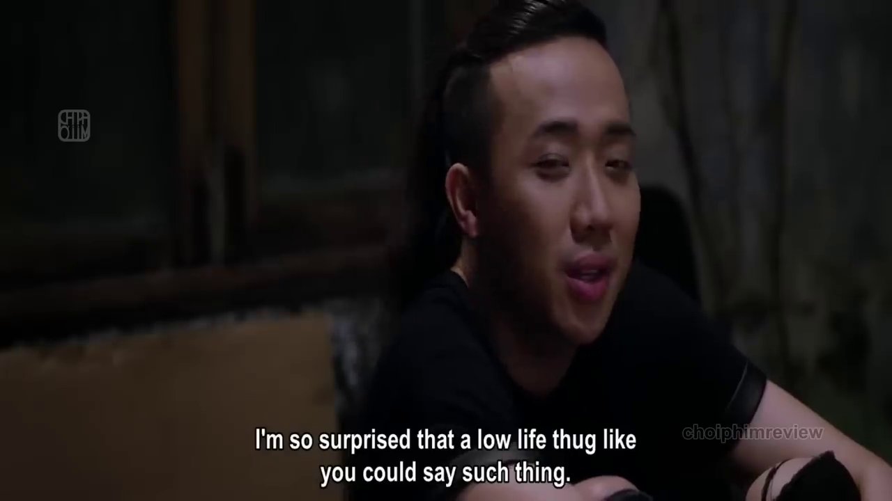 Cảnh bé Nắng khóc lóc, ôm chặt lấy mẹ Trang tại pháp trường, kêu gọi công lý.