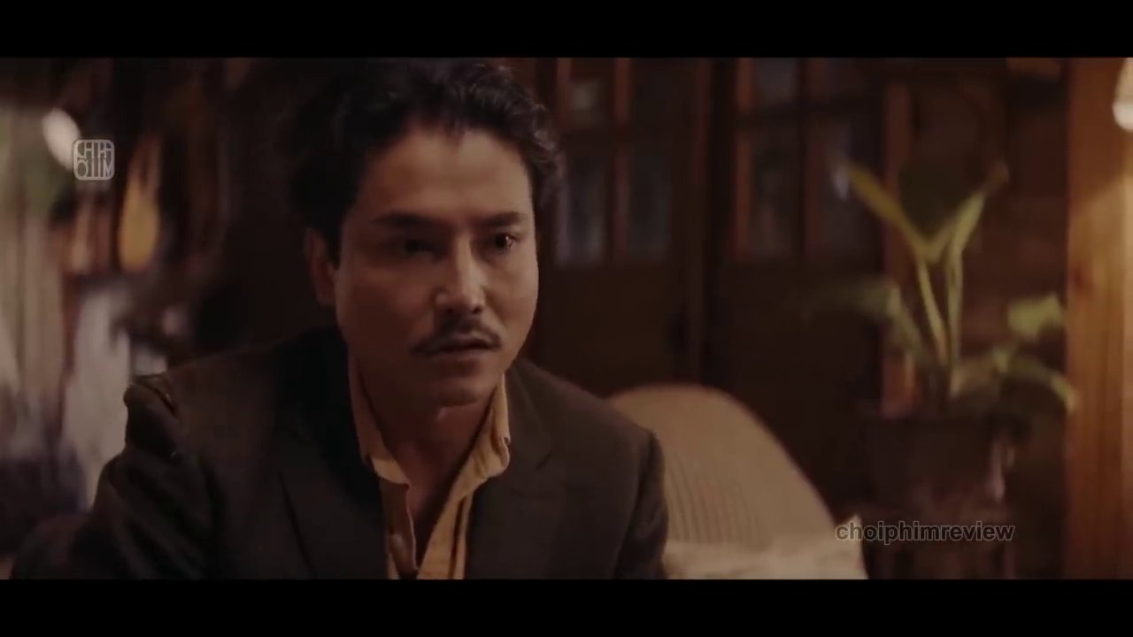 Ký ức đẹp về lần đầu gặp gỡ giữa Sơn và Ánh tại phòng triển lãm.