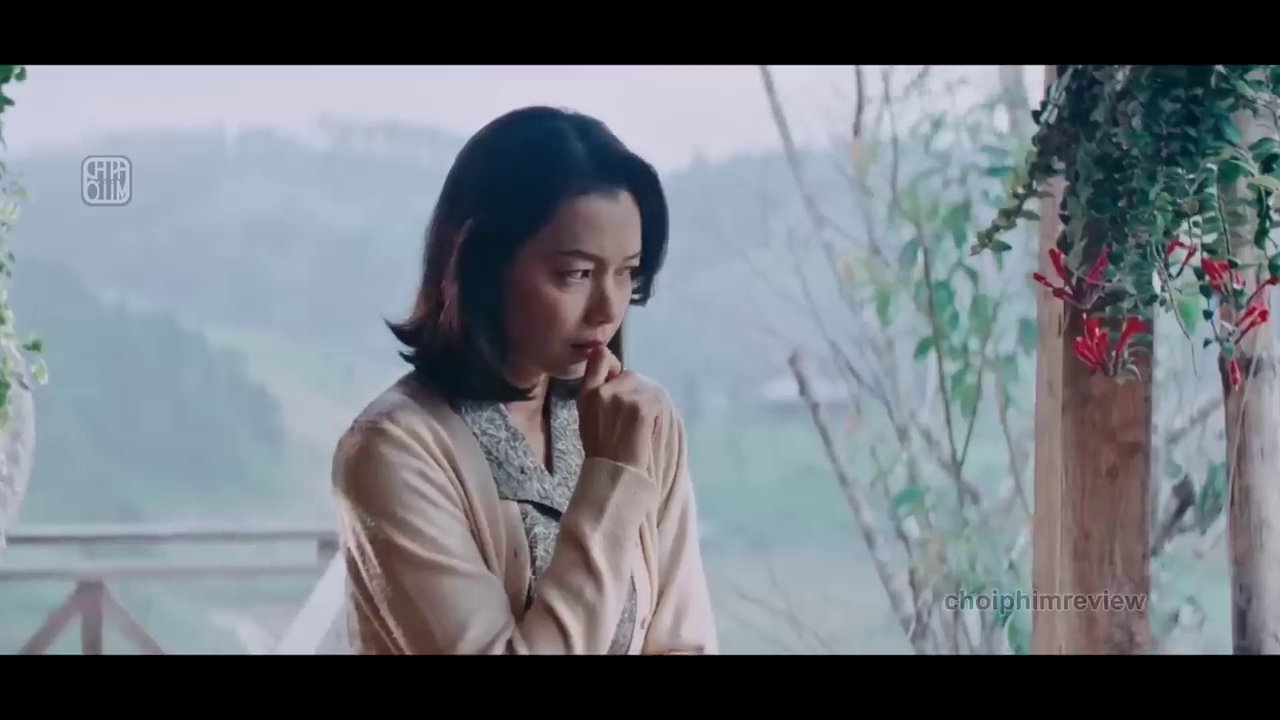 Cảnh Chất phát hiện vết móp đáng ngờ trên đầu xe của Sơn.