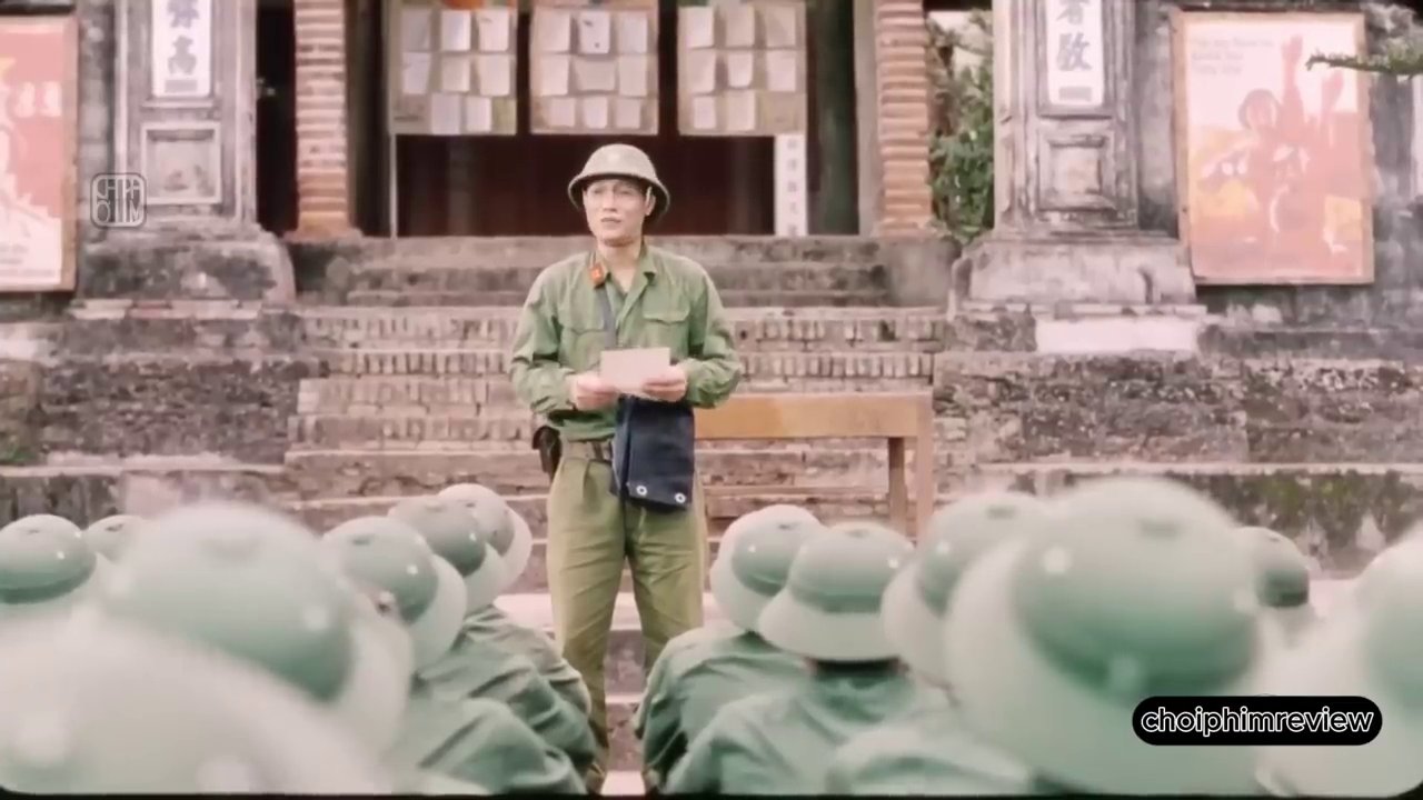 Khoảnh khắc lãng mạn hiếm hoi giữa chiến tranh: Long hát tỏ tình với cô thôn nữ trước khi nhận lệnh hành quân.