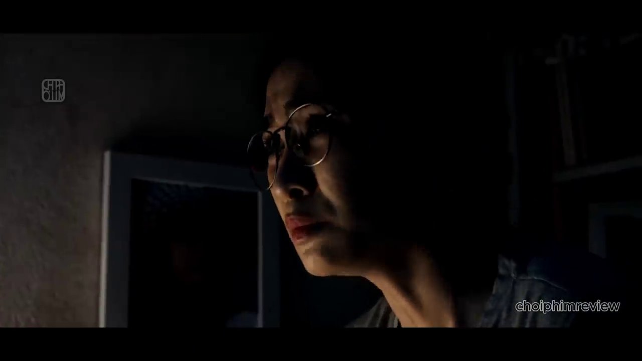 Con hình nhân bí ẩn được tìm thấy trong hốc tường, là khởi nguồn cho mọi ám ảnh.