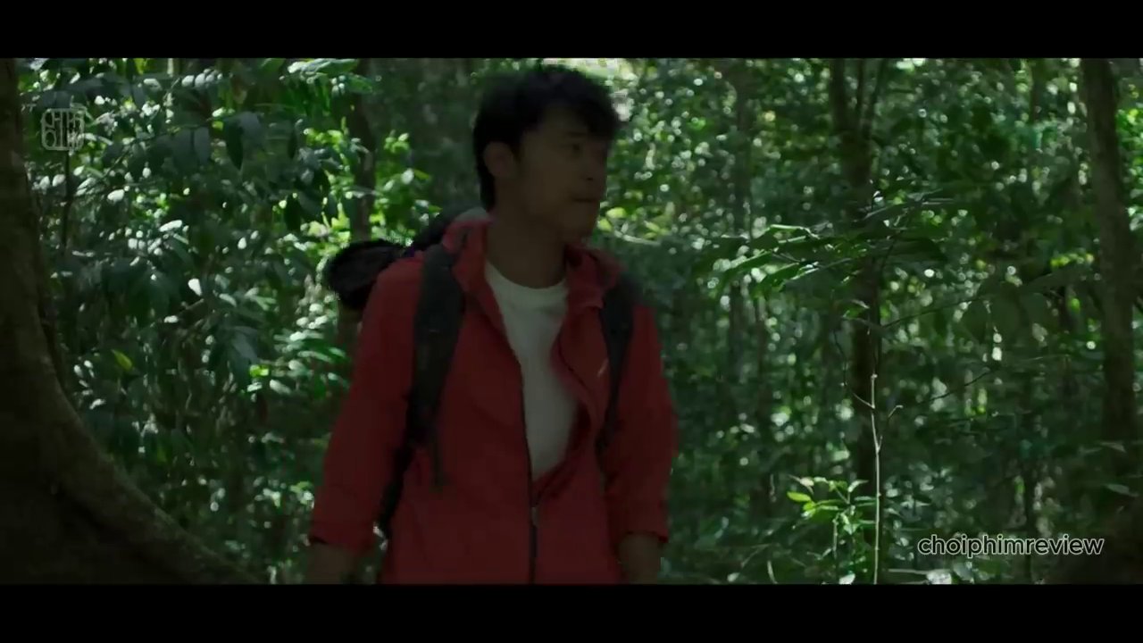 Cảnh Kiên một mình vật lộn với vết thương ở chân giữa rừng sâu, ranh giới sinh tử mong manh.