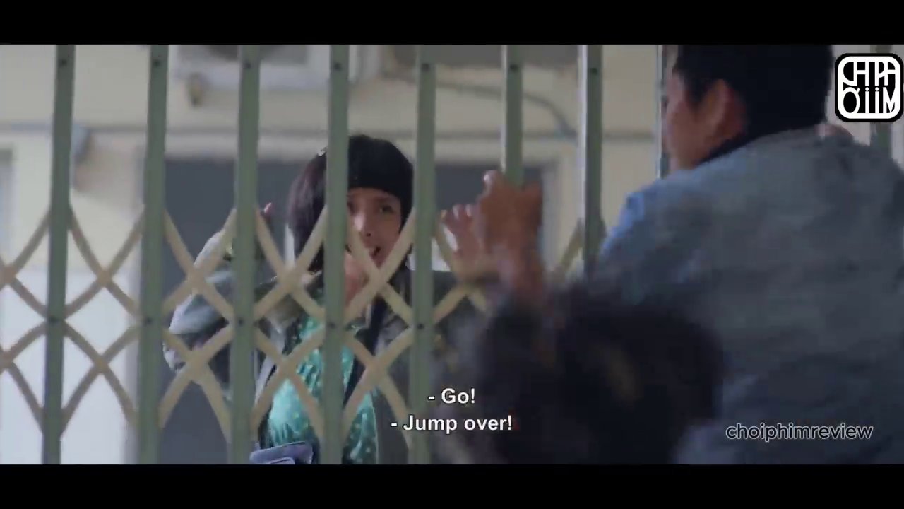 Cảnh Hoàng bị bao vây trong bệnh viện, ánh mắt cầu cứu và quyết tâm, trước giờ phút quan trọng gặp cha.