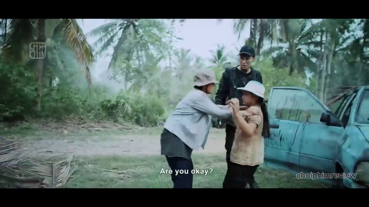 Khoảnh khắc căng thẳng khi nhóm người bị kẹt ở bến phà và đám zombie ập đến tấn công.