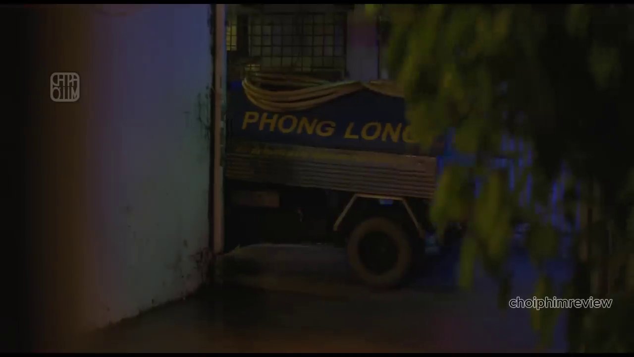 Cảnh Hào bất lực trong bệnh viện, biểu tượng cho sự sụp đổ của trật tự cũ tại Chợ Lớn.