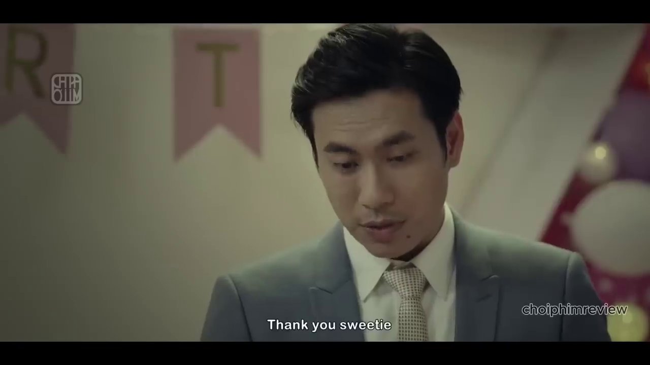 Cảnh bác sĩ Sơn gục ngã trong tuyết vẫn cố ôm lấy túi đựng vật phẩm y tế quan trọng.