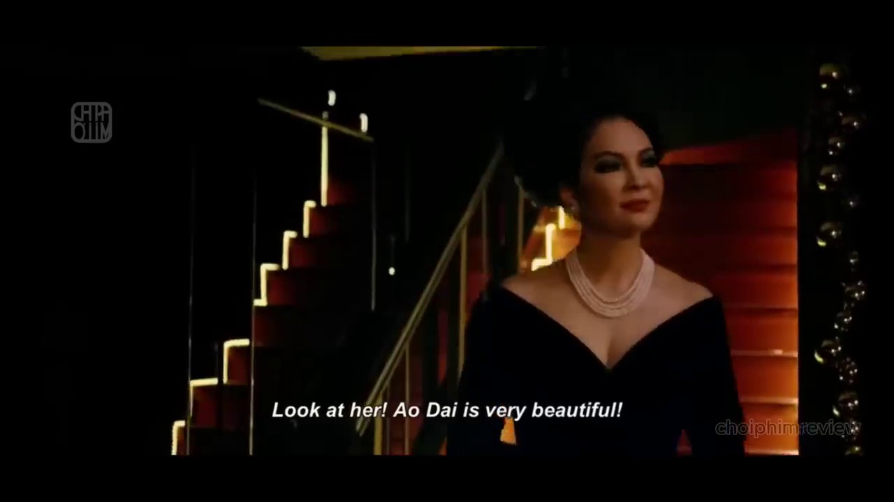 Khoảnh khắc Như ý thất bại trước một thiết kế áo dài đẹp mắt.