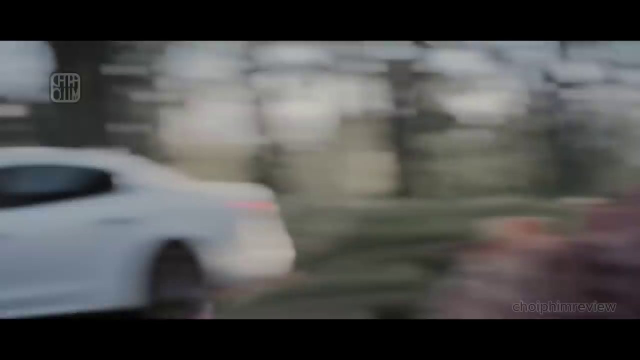 Hình ảnh mở đầu bộ phim tại biệt thự Bảo Lộc năm 2007, nơi khởi nguồn cho mọi bí ẩn.