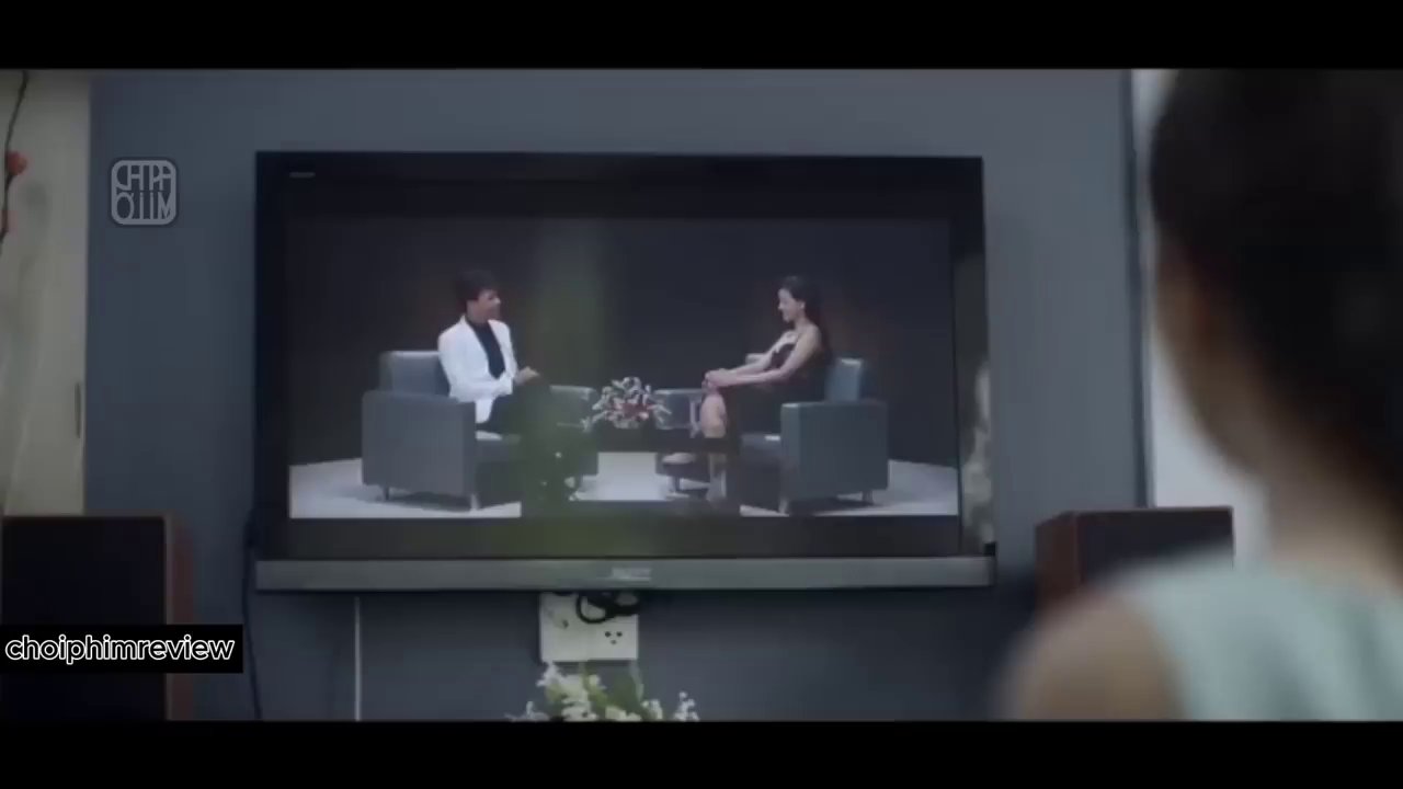 Cảnh Y Linh vật lộn với những ảo giác kinh hoàng - điểm nhấn cho diễn xuất đầy nội tâm của diễn viên.