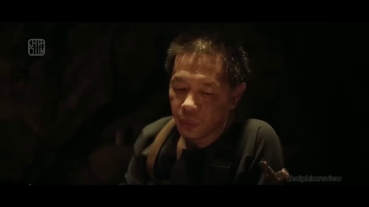 Khoảnh khắc Chú Sáu trước khi hy sinh, ánh mắt kiên định và lời nói đầy khí phách.