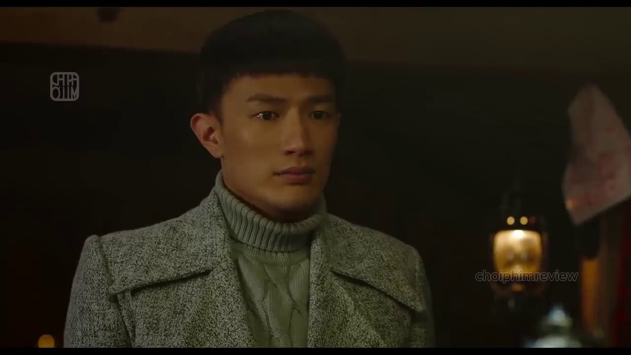 Cảnh Viễn An cứu Thái Phong dưới hồ nước, một phân cảnh đầy kịch tính và ẩn chứa sự dối trá.